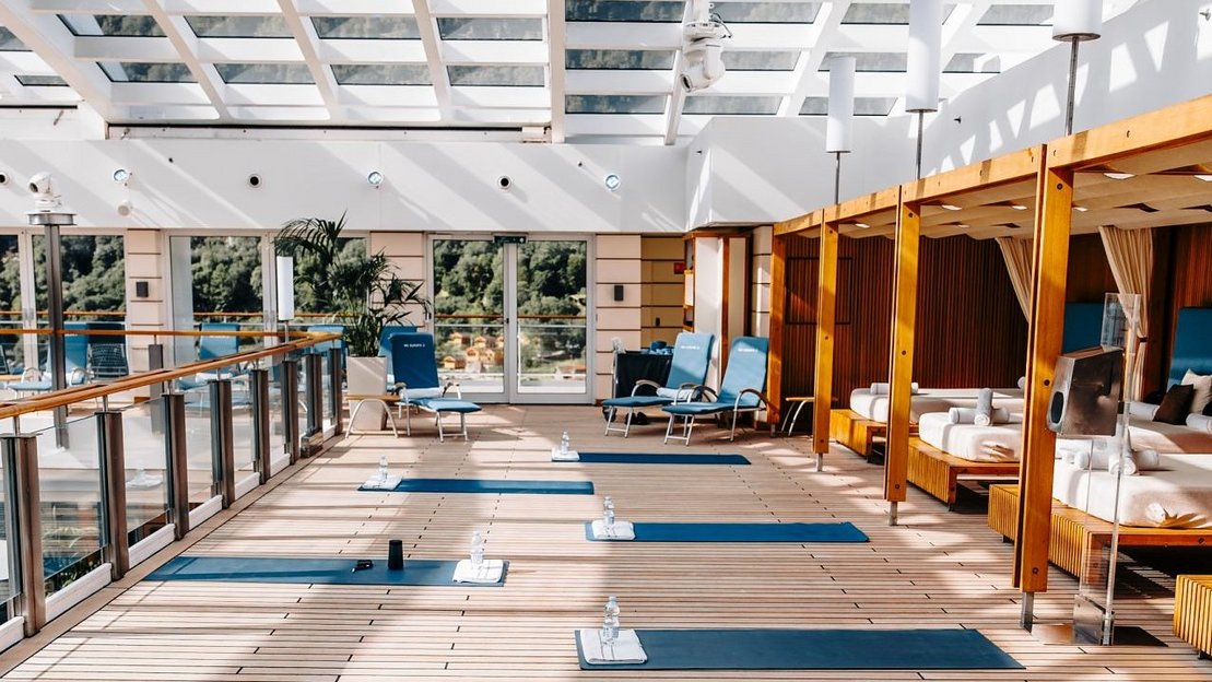 europa2-pooldeck-yoga_23550_webdownload_1280